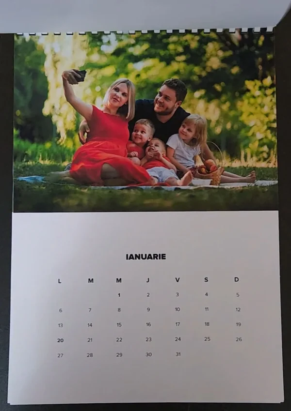 Calendar Personalizat cu 12 poze - Cadouri Personalizate cu Poze